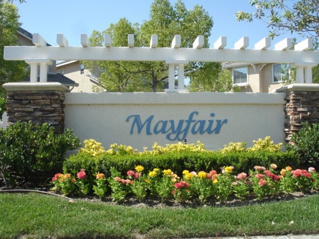 Building Photo - Beautiful 3-Bedroom Home with Covered Patio in Valencia!