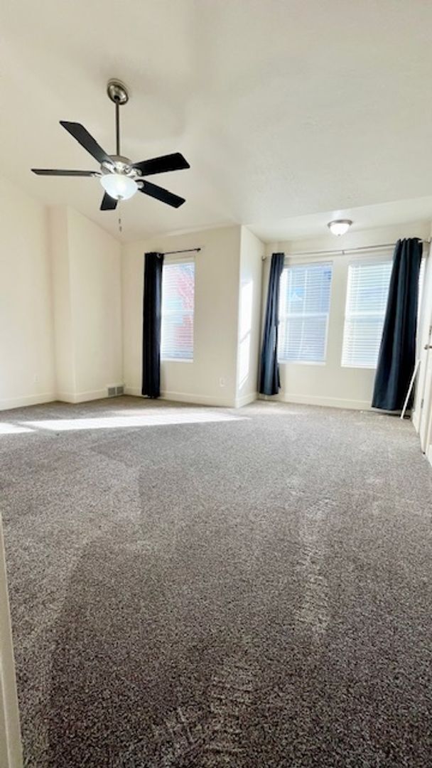 Building Photo - 2 Bedroom/2.5 Bathroom townhome in South S...