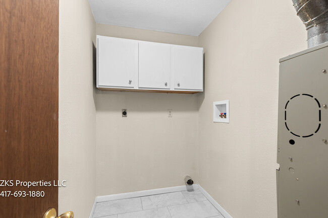 Laundry Room - 2224 W Bodeb St