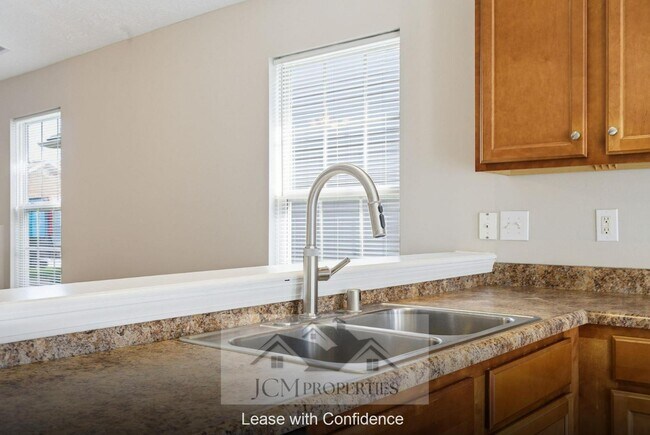 Building Photo - 2016 Willis Dr