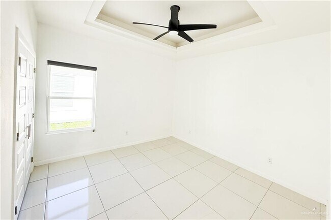 Building Photo - 1600 Angelina Dr