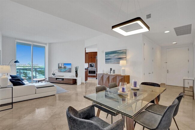 Building Photo - 16001 Collins Ave