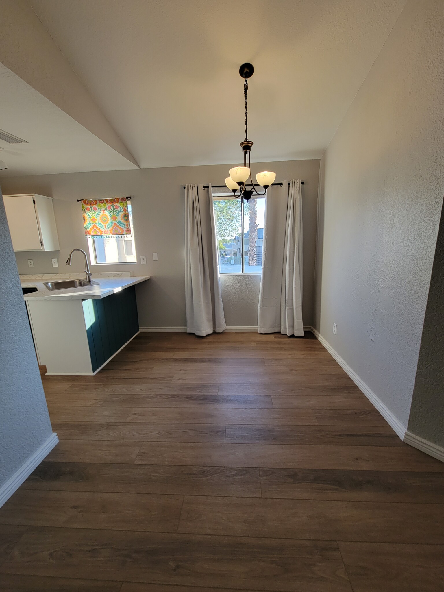 Dining Room - 2035 S Elm St