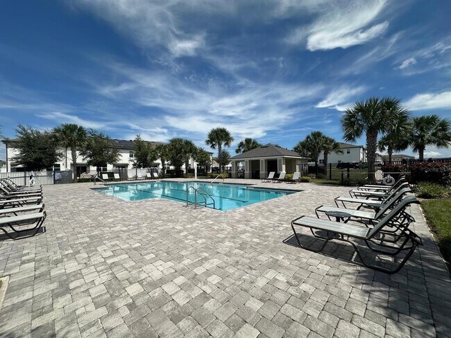 Building Photo - 118 Mandovi St