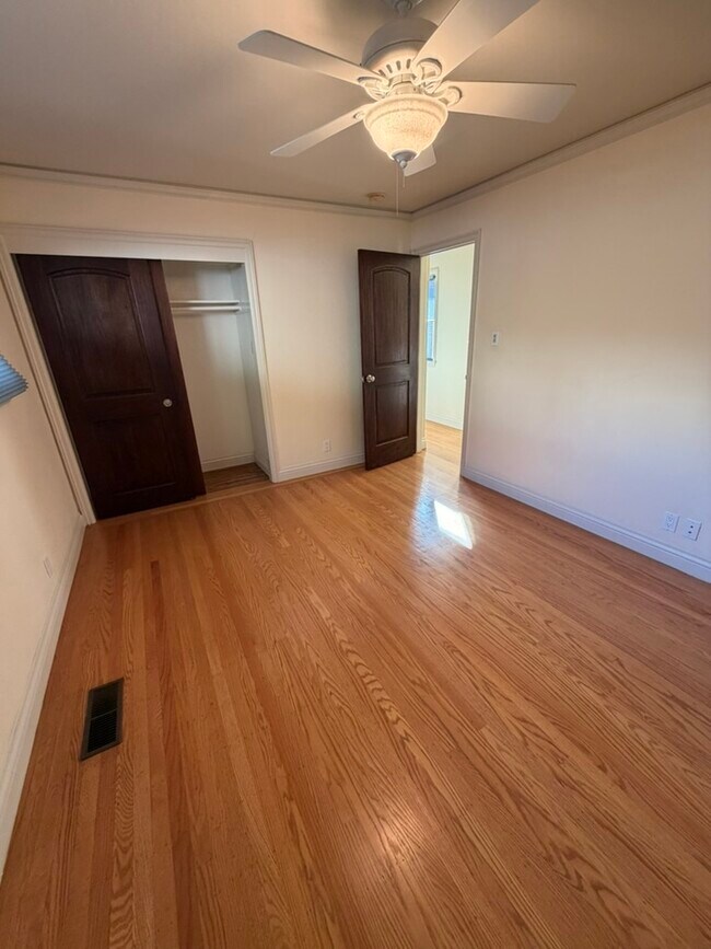 Building Photo - 242 Sandringham Rd