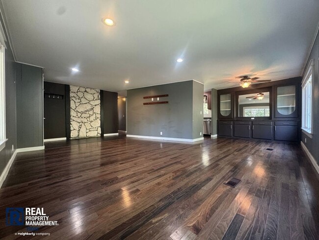 Building Photo - 2 Bed / 2 Bath Home with 4-Car Garage, Large Yard & RV Parking in Graham!