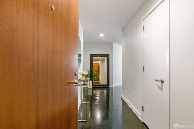 Building Photo - 338 Spear St