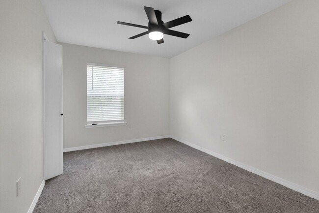 Building Photo - 3 Bedroom in Crestview!!