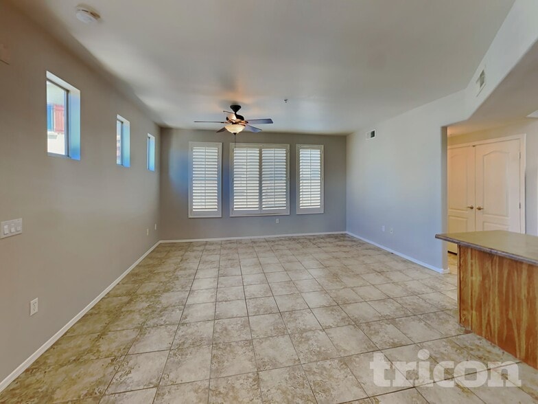 Building Photo - 16825 N 14th St