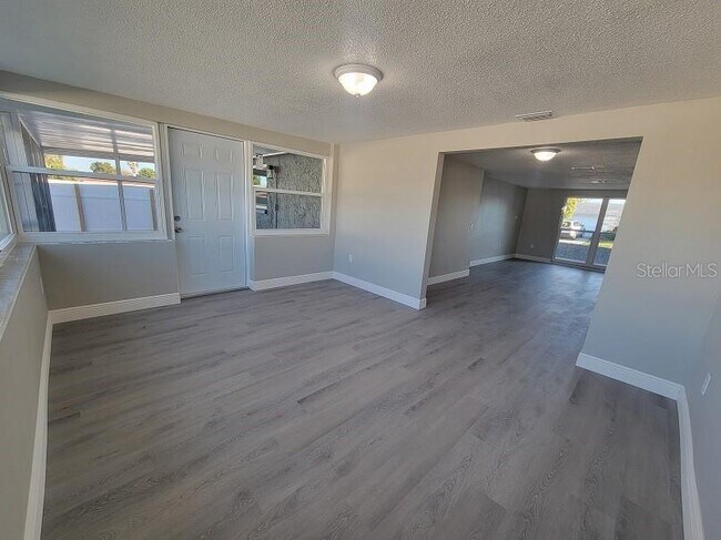 Building Photo - 6935 Alta Vista St