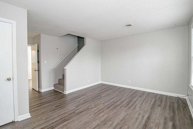 Building Photo - 812 Golf View Pl