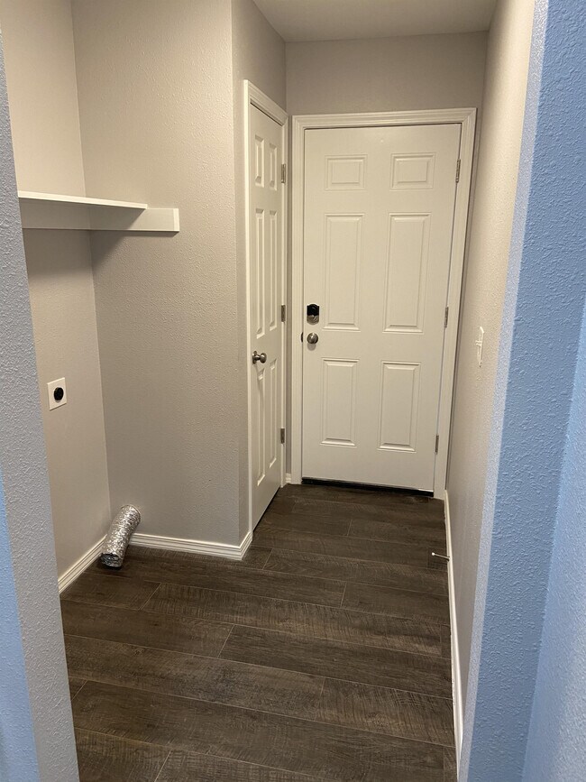 Building Photo - 507 W Broadway St