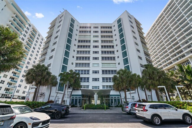 Building Photo - 4925 Collins Ave