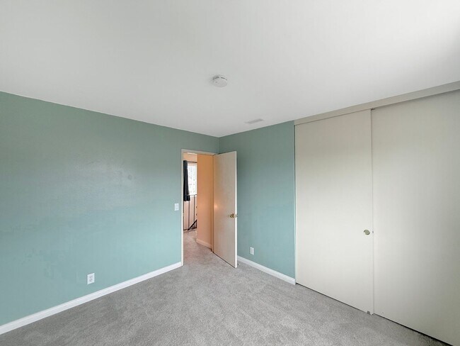 Building Photo - Great 4B/2BA House in Escondido!