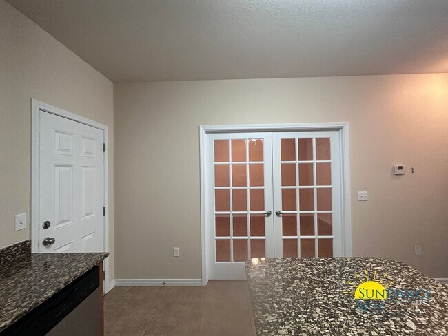 Building Photo - Stunning  3 Bedroom Townhouse in Fort Walton