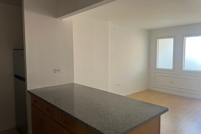 Building Photo - 222 W 14th St