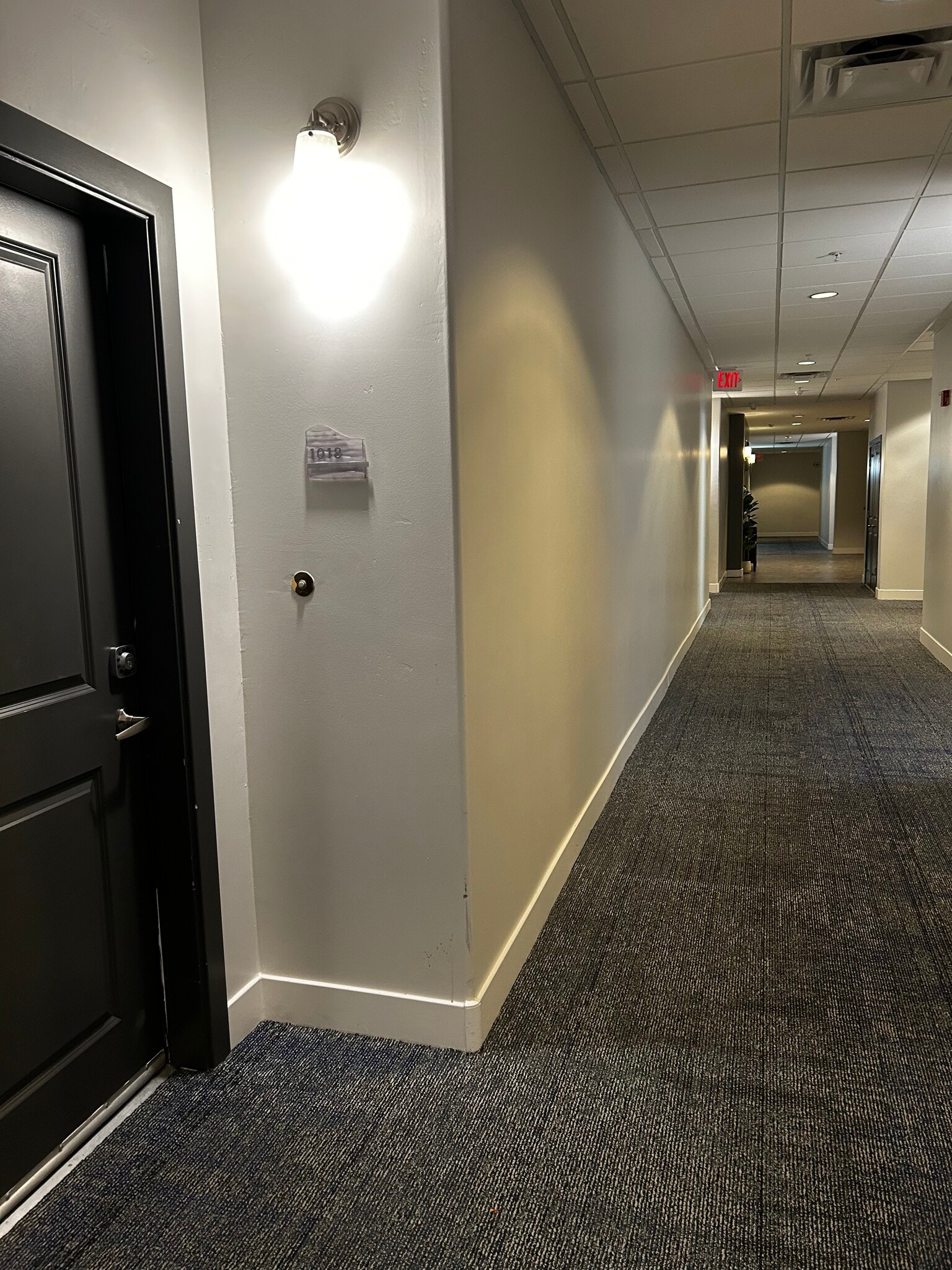 Building Photo - 945 E Playa del Norte Dr