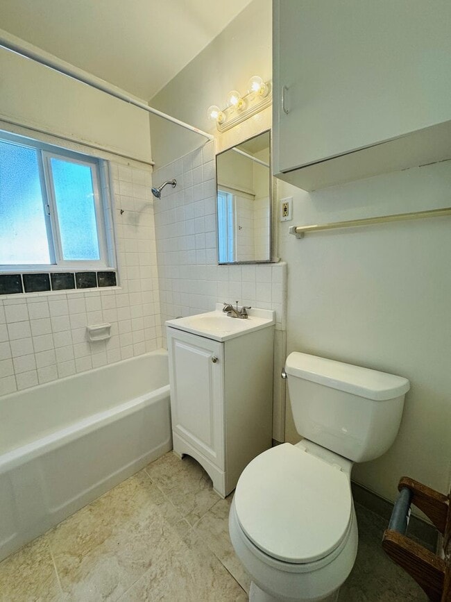 Building Photo - 1 BLOCK TO THE BEACH! COMPLETELY REMODELED 2BD/2BA OCEAN BEACH UNIT WITH TANDEM PARKING! $4,795/MO