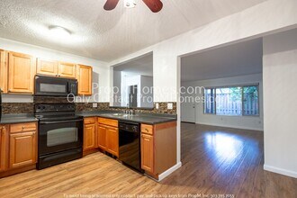 Building Photo - Charming Two Bedroom Unit in North Tabor!