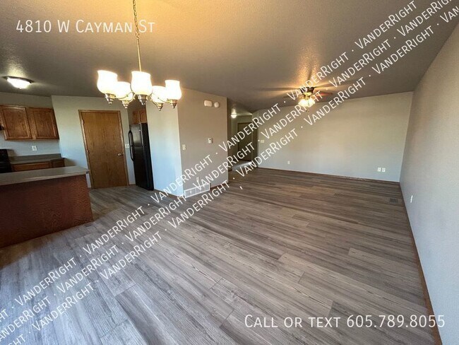 Building Photo - 4810 W Cayman St