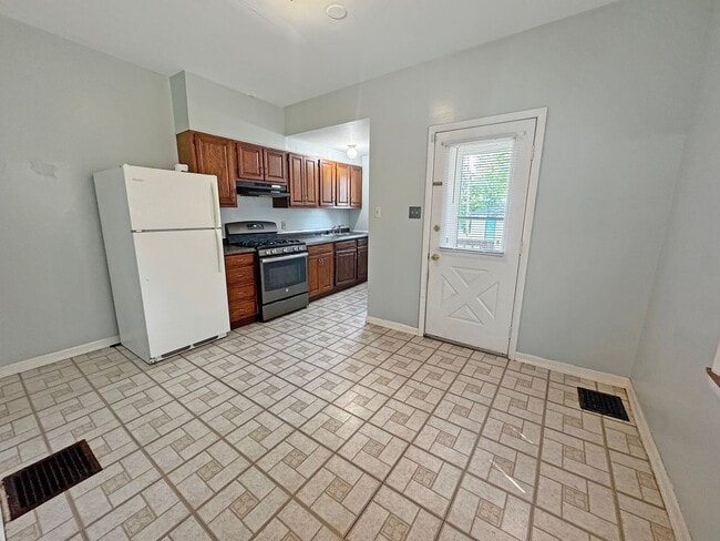 Building Photo - 1018-1020 Baldwin Street