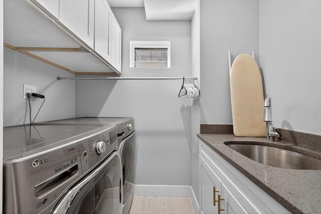 Building Photo - 303 4th St