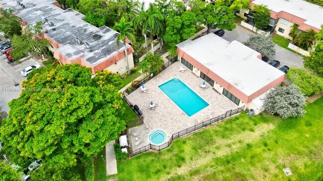 Building Photo - 136 S Cypress Rd