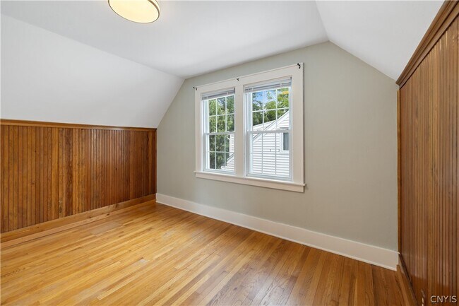 Building Photo - 448 Buckingham Ave