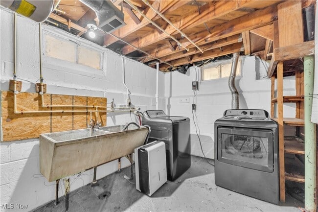 Building Photo - 135 Greencroft Rd