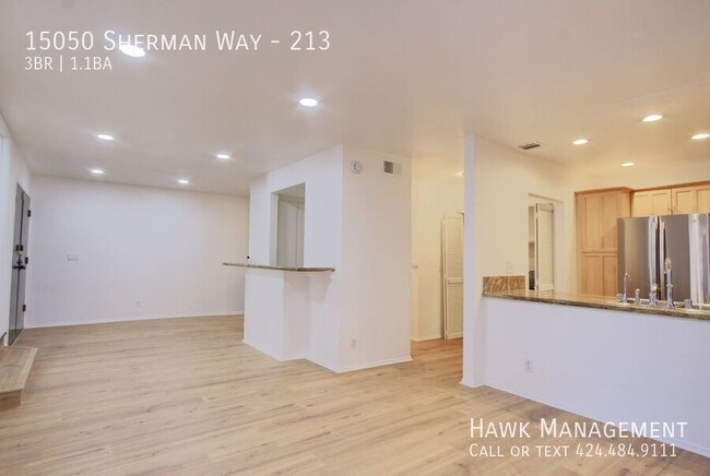 Building Photo - Spacious 3-Bedroom Condo in Gated Parkwood...