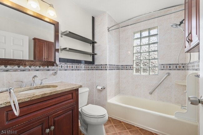 Building Photo - 7 Rosedale Ave