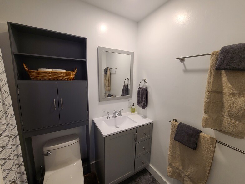 Bathroom - 34 Hillside St