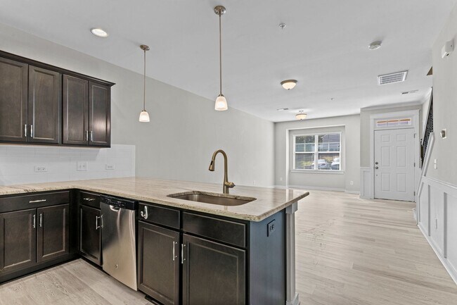 Building Photo - Gorgeous Townhome in N. Raleigh, Top Amenities & Finishes, Community Pool, Pet Friendly!