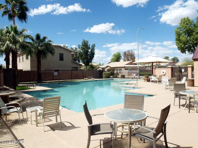 Building Photo - 2633 E Riviera Dr