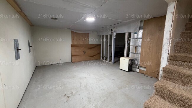 Building Photo - 501 W Clark Ave