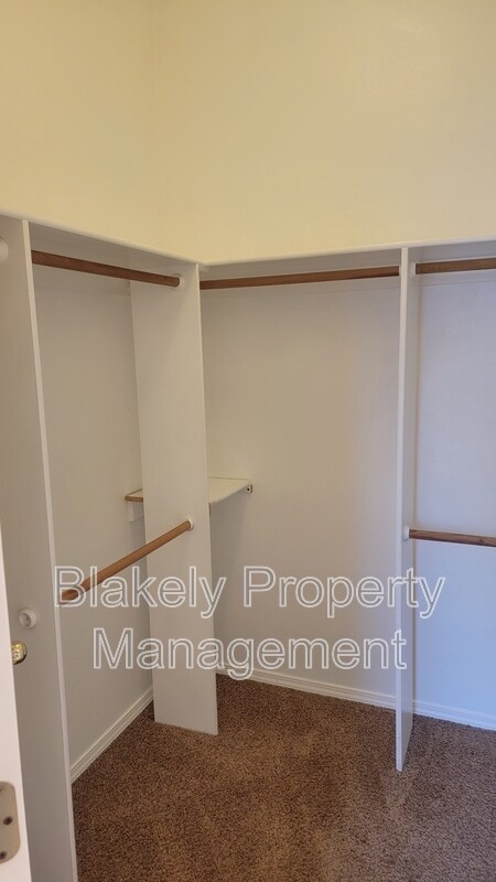 Building Photo - 917 W Greenhead St