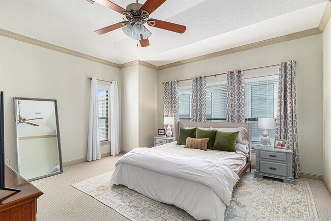 Building Photo - 1320 W 25th St