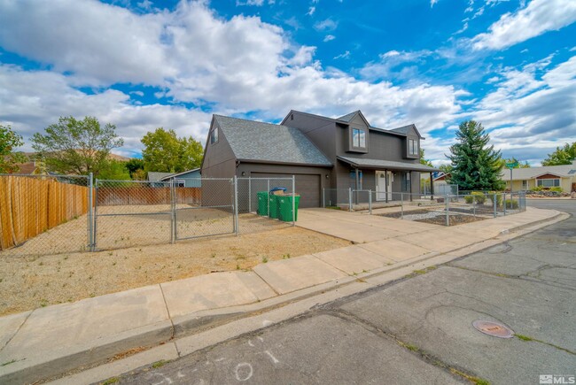 Building Photo - 2977 Pinebrook Dr
