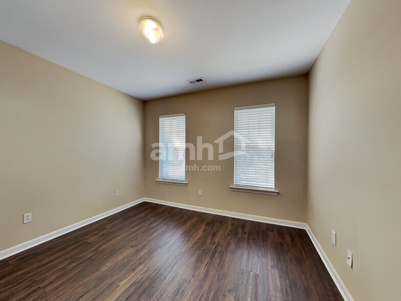 Building Photo - 4131 Crestview Place Dr
