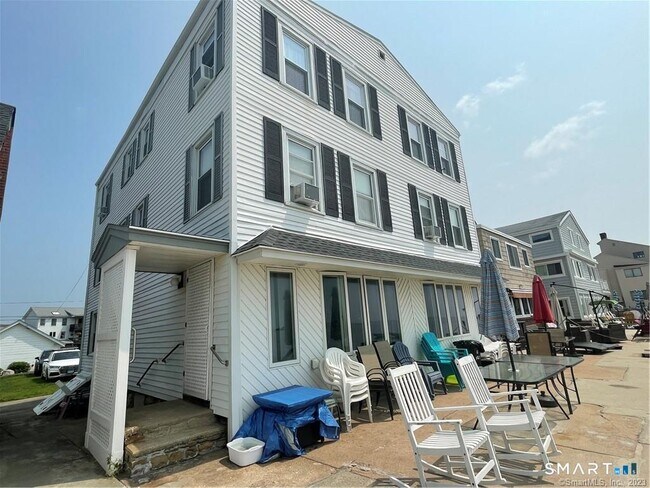 Building Photo - 39 Pepperidge Ave