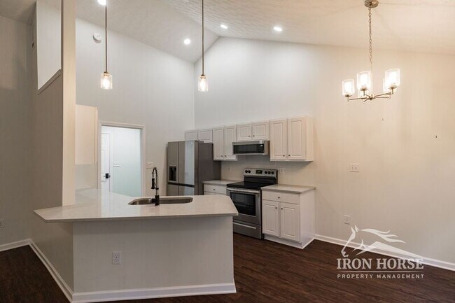 Building Photo - 112 Mint Pl