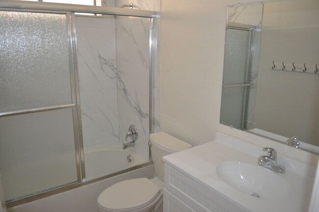 Building Photo - 4BR/2BA Single Family Poway Home “Single L...