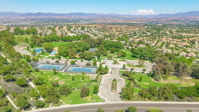 Building Photo - Executive 5-Bedroom Pool Home with Dual Master Suites in Stevenson Ranch