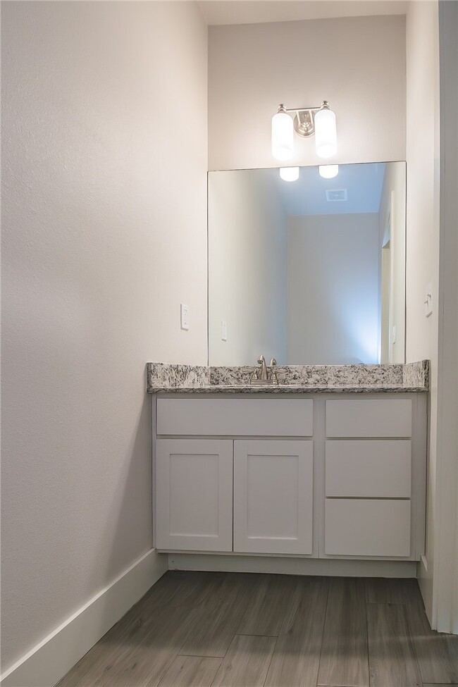 Building Photo - 350 W Kinniburgh Dr