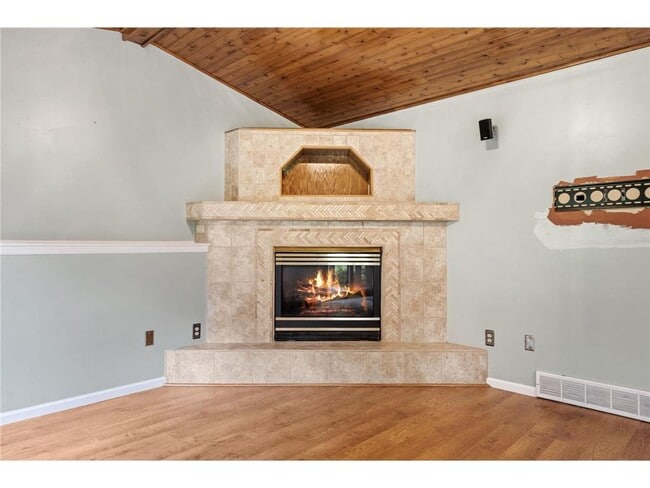 Building Photo - 1008 3rd St NE