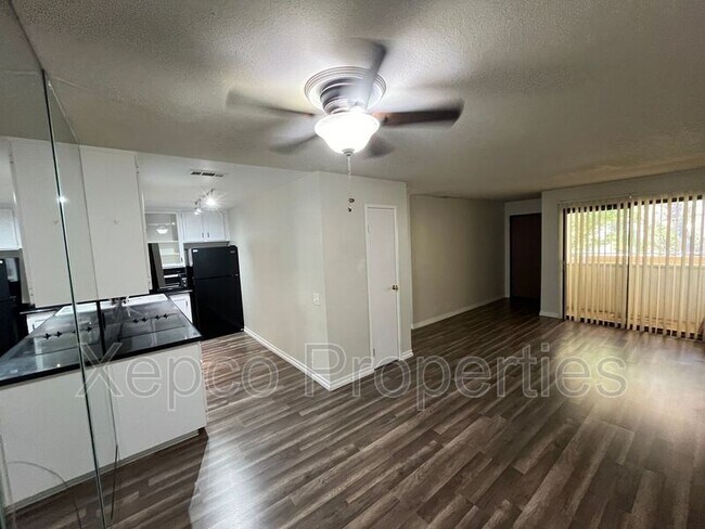 Building Photo - 2821 Los Felices Cir W