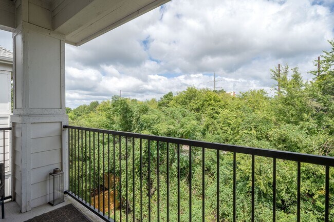 Building Photo - 600 13th St E