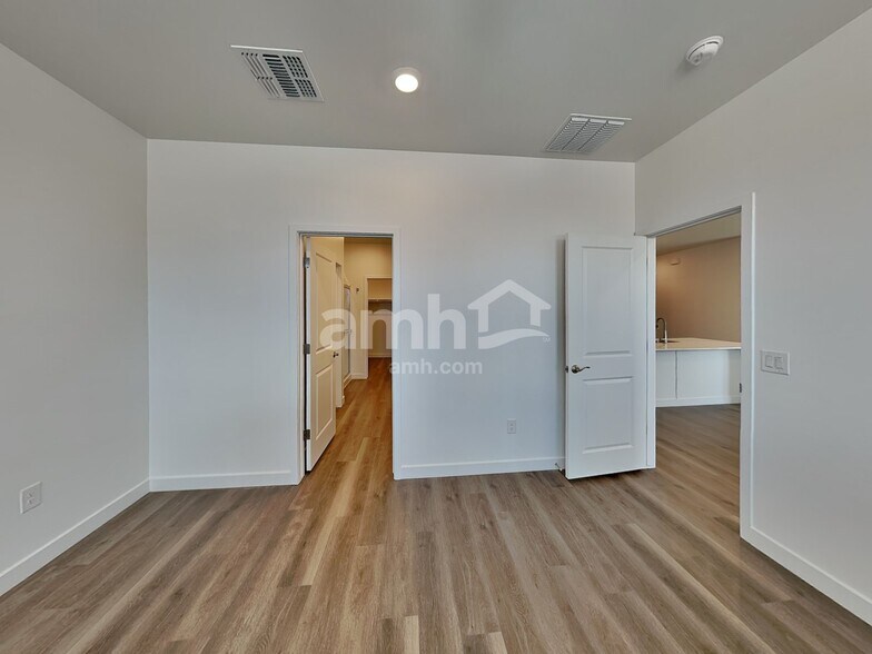 Building Photo - 13101 N Serenity Vly Dr