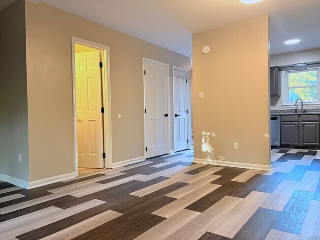 Building Photo - 6813 Glendower Rd