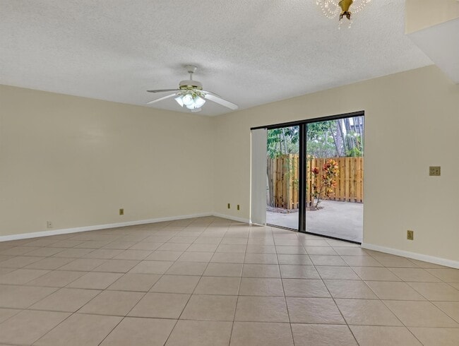 Building Photo - 4095 Palm Bay Cir